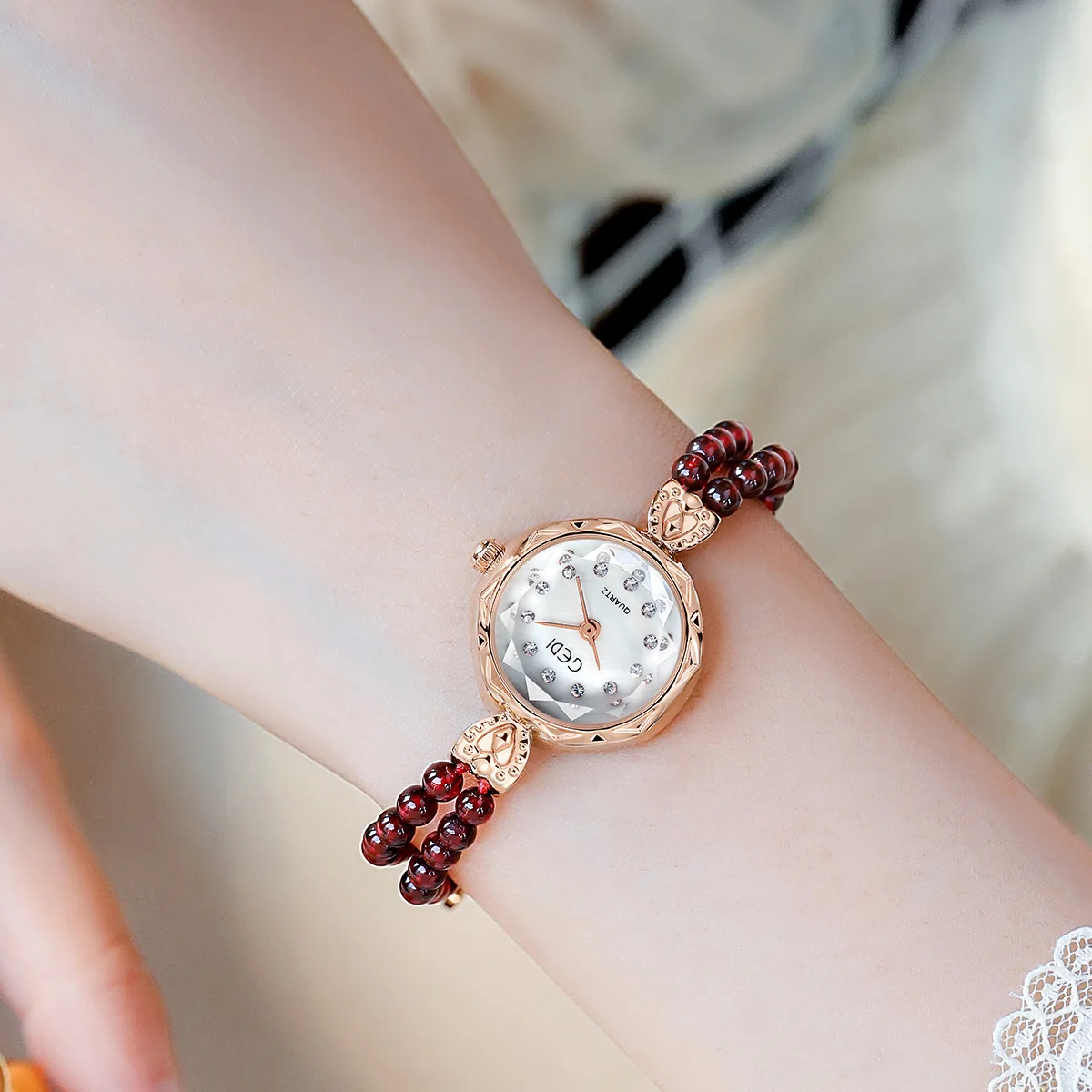 

Goldie antique style light luxury pearl strap women's niche creative high-end quartz watch