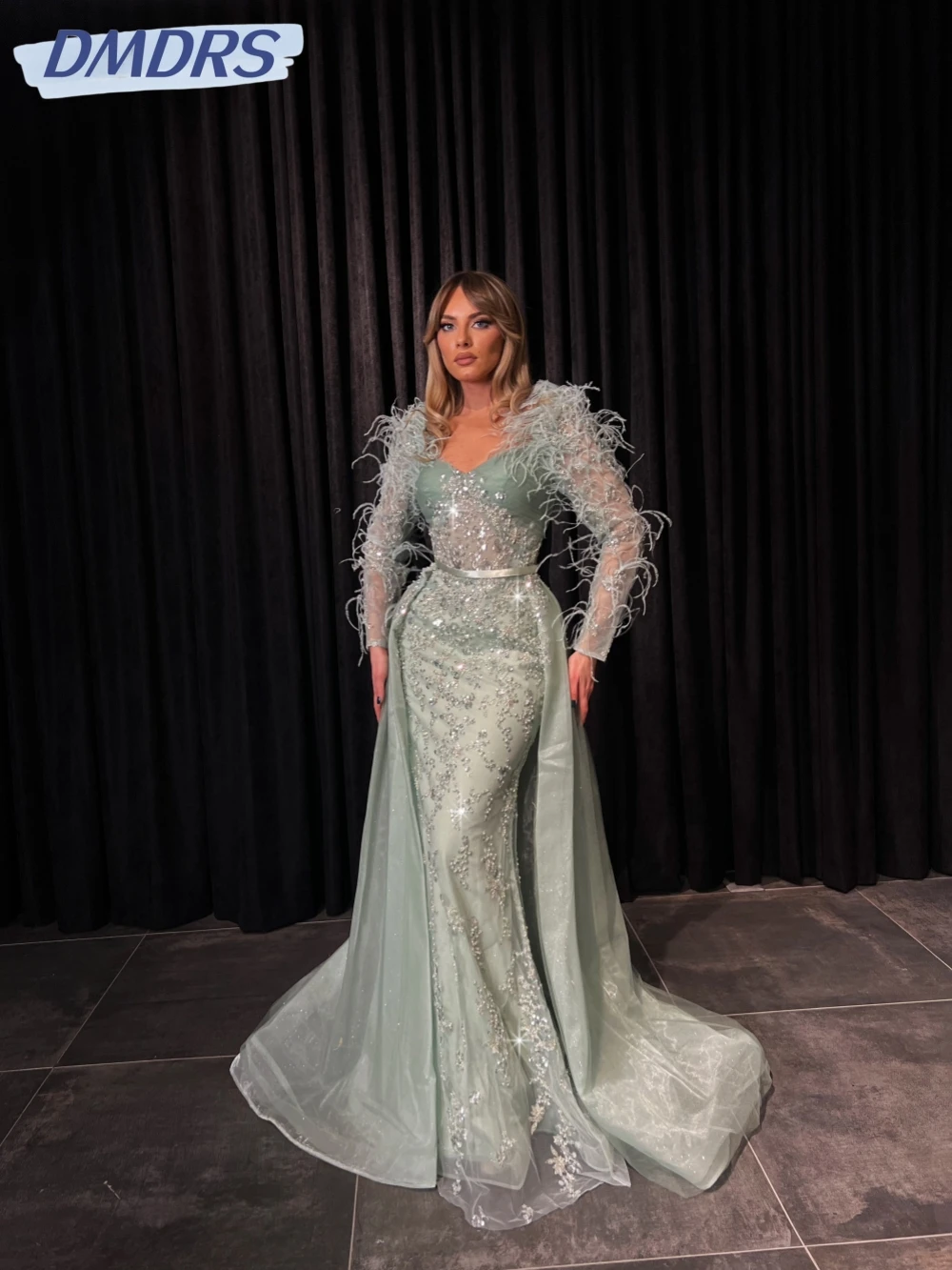 

Detachable Train Beaded Feathers Evening Dress Elegant Long Sleeve Wedding Party Gown New Customized Gorgeous Prom Dresses