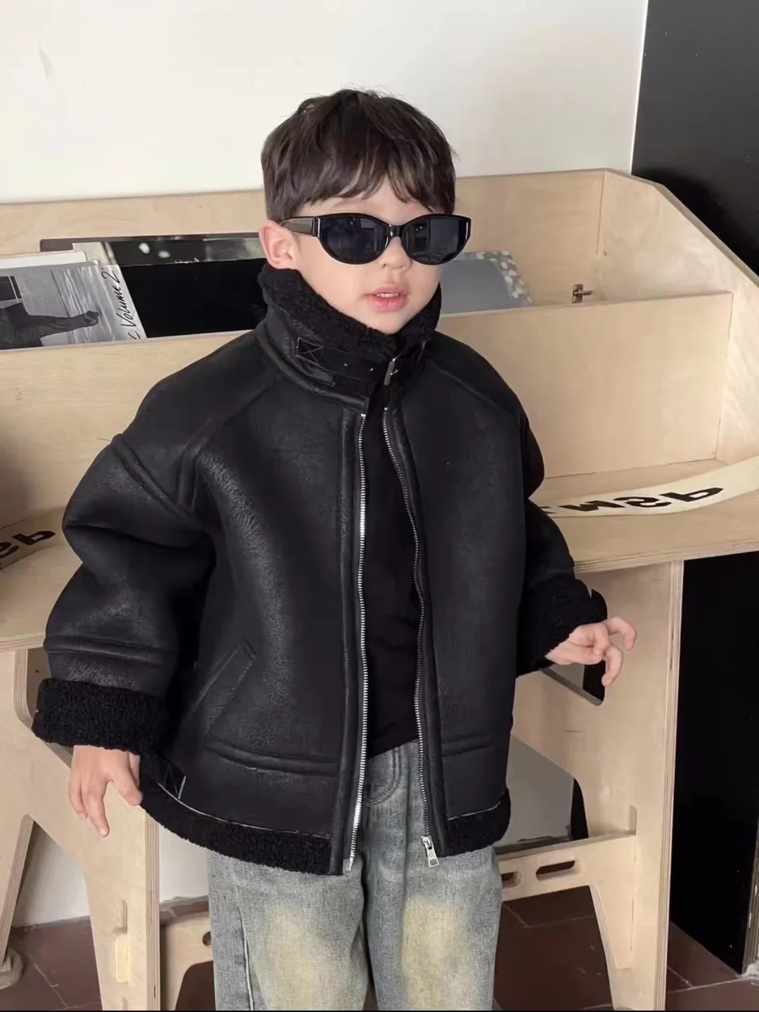 

2024 Winter Boys and Girls' Cool Handsome Standing Neck Motorcycle Jacket with Thickened Suede Lamb Fleece Coat for Children