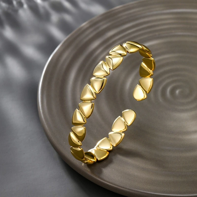 

New stylish simple high-end open bracelet classic versatile women's jewelry