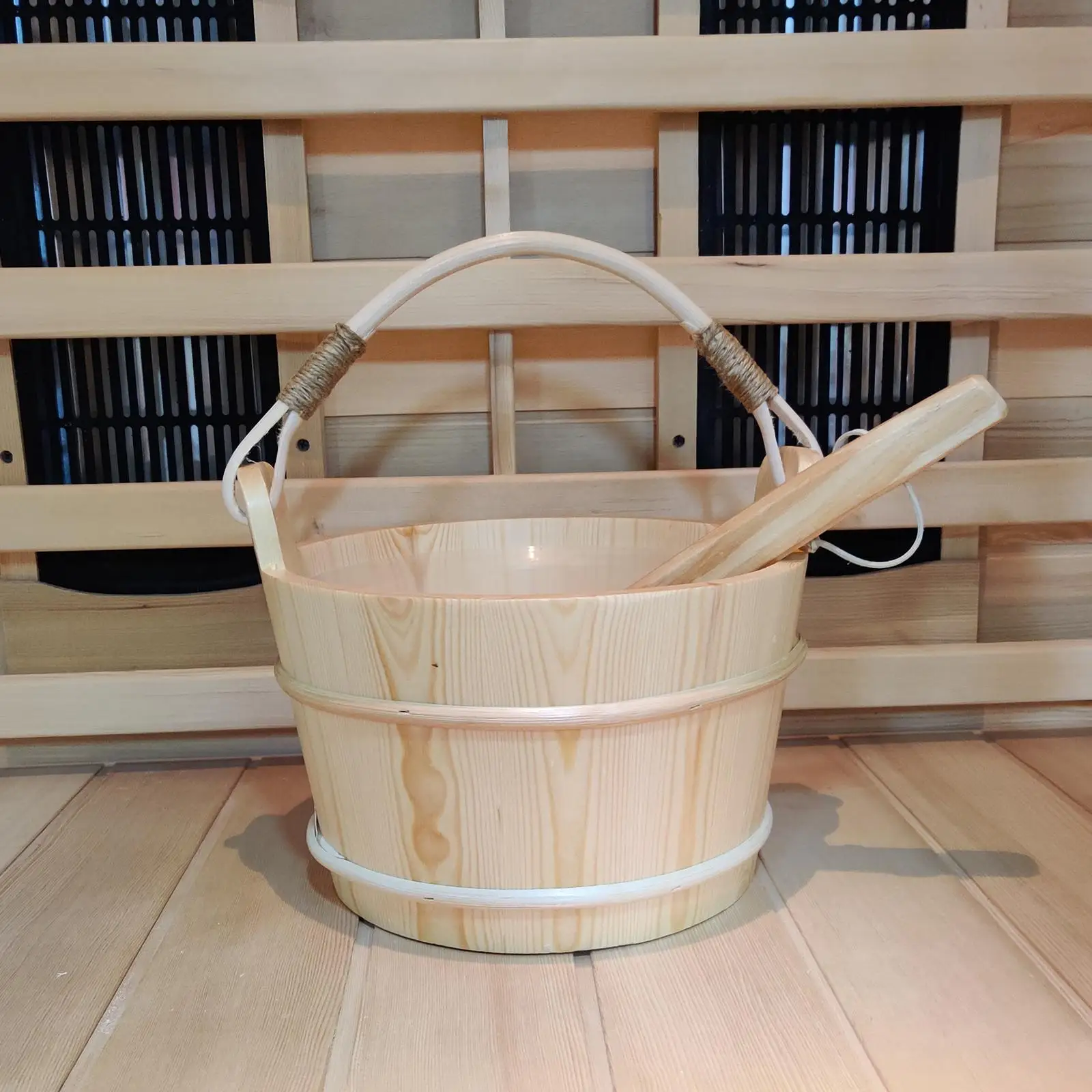 

2Pcs Wooden Sauna Bucket & Ladle Spa Accessory with Solid Wood and Exquisite 6 Liter Traditional Sauna SPA Bath Accessories