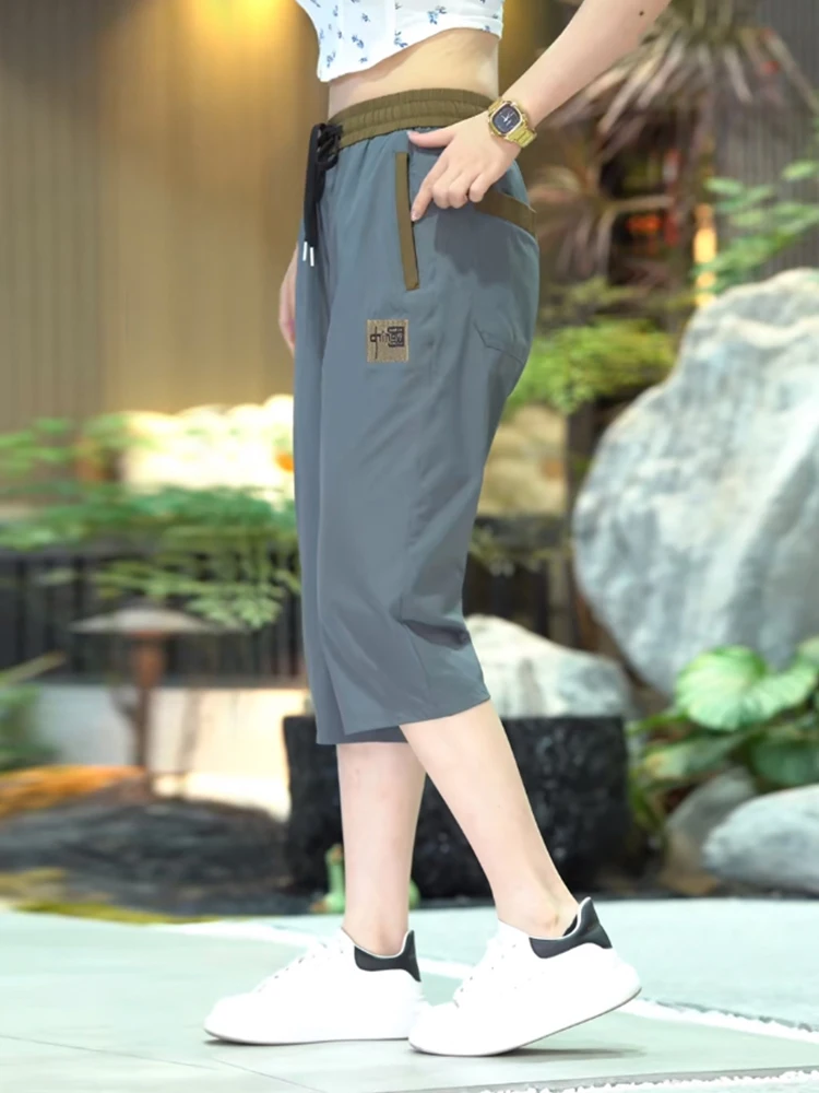 

Мужские повседневные спортивные штаны из ледяного шелка Qui Dry с вышивкой, свободные брюки на семь футов, прямые брюки, летний модный тренд бренда