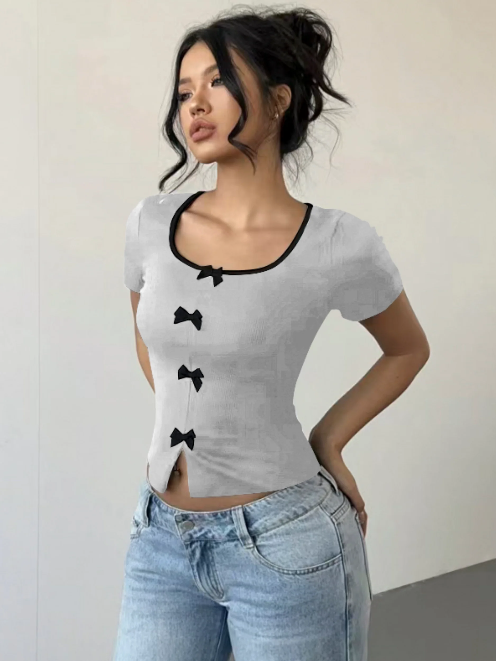 Maglieria leggera alla moda da donna, perfetta per la primavera e l'autunno, set di tre pezzi con t-shirt con dettaglio fiocco ed elegante