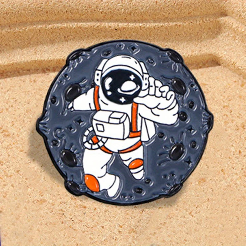 Space Black Hole Astronaut Brooch Astronaut Cartoon Pin Badge