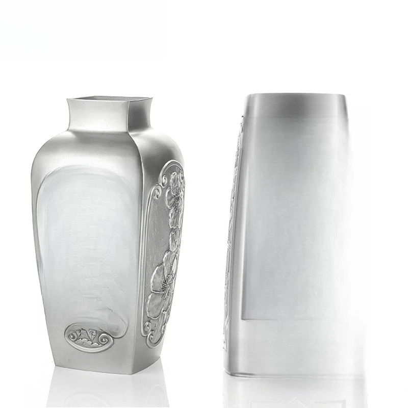 

Vases, handmade tin products, tabletop ornaments, flower arrangements