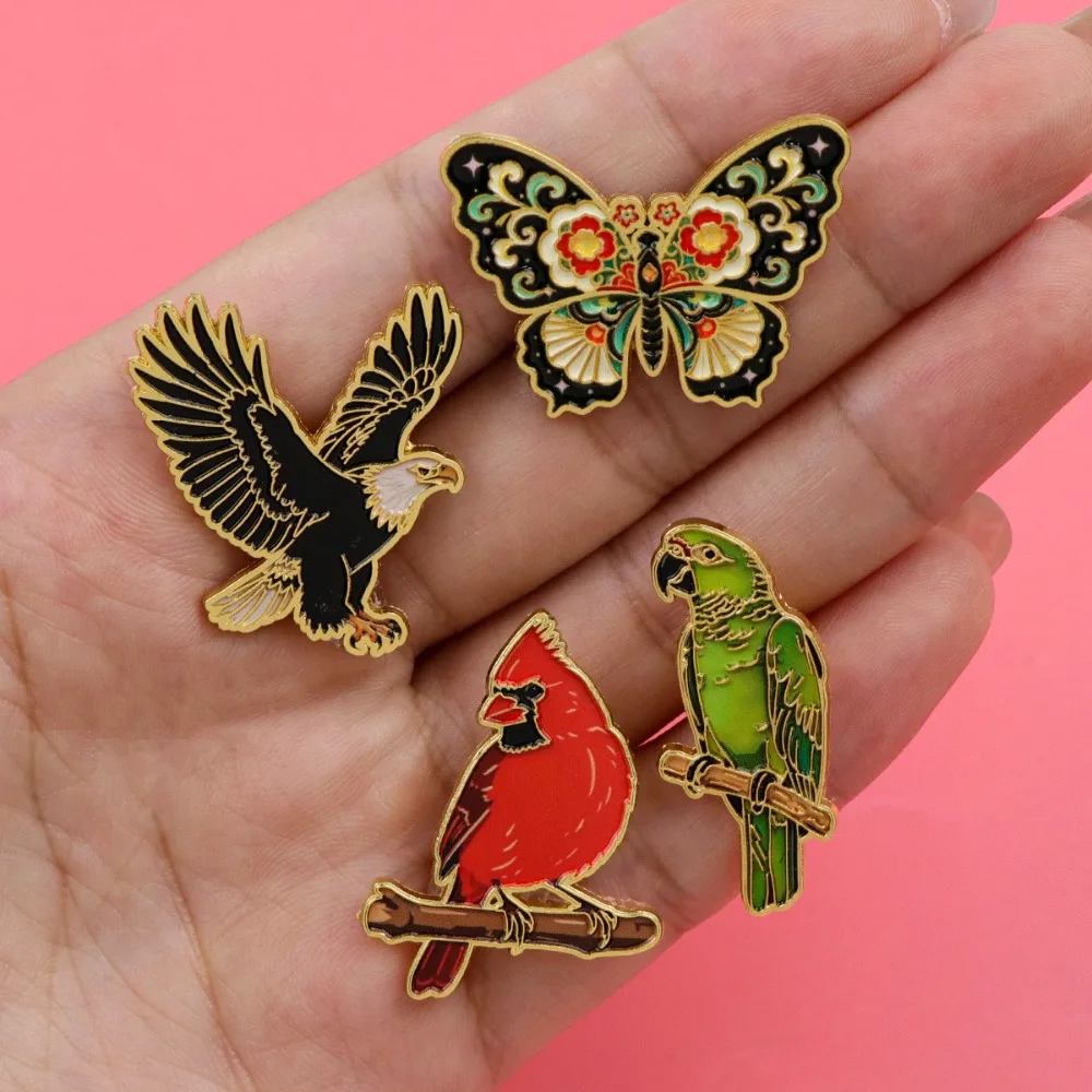 Fashion Parrots Butterflies Eagles Brooch Metal Badge Men's and Women's Fashion Animal Clothing Jewelry Accessories Pin Gift