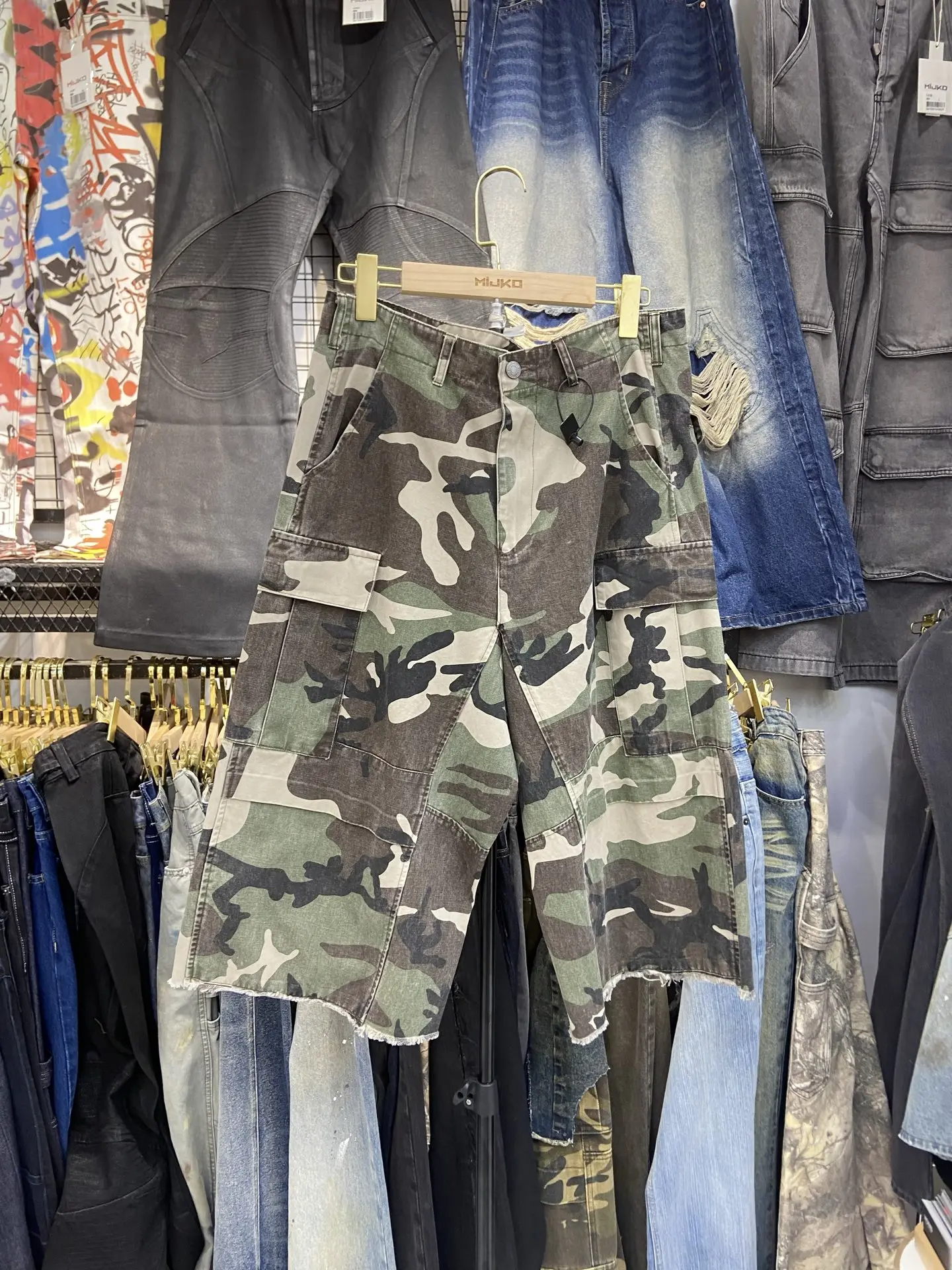 

Модные американские ретро-брюки в стиле хай-стрит с камуфляжными вставками, свободного кроя, длиной семь восьмых, для мужчин и женщин