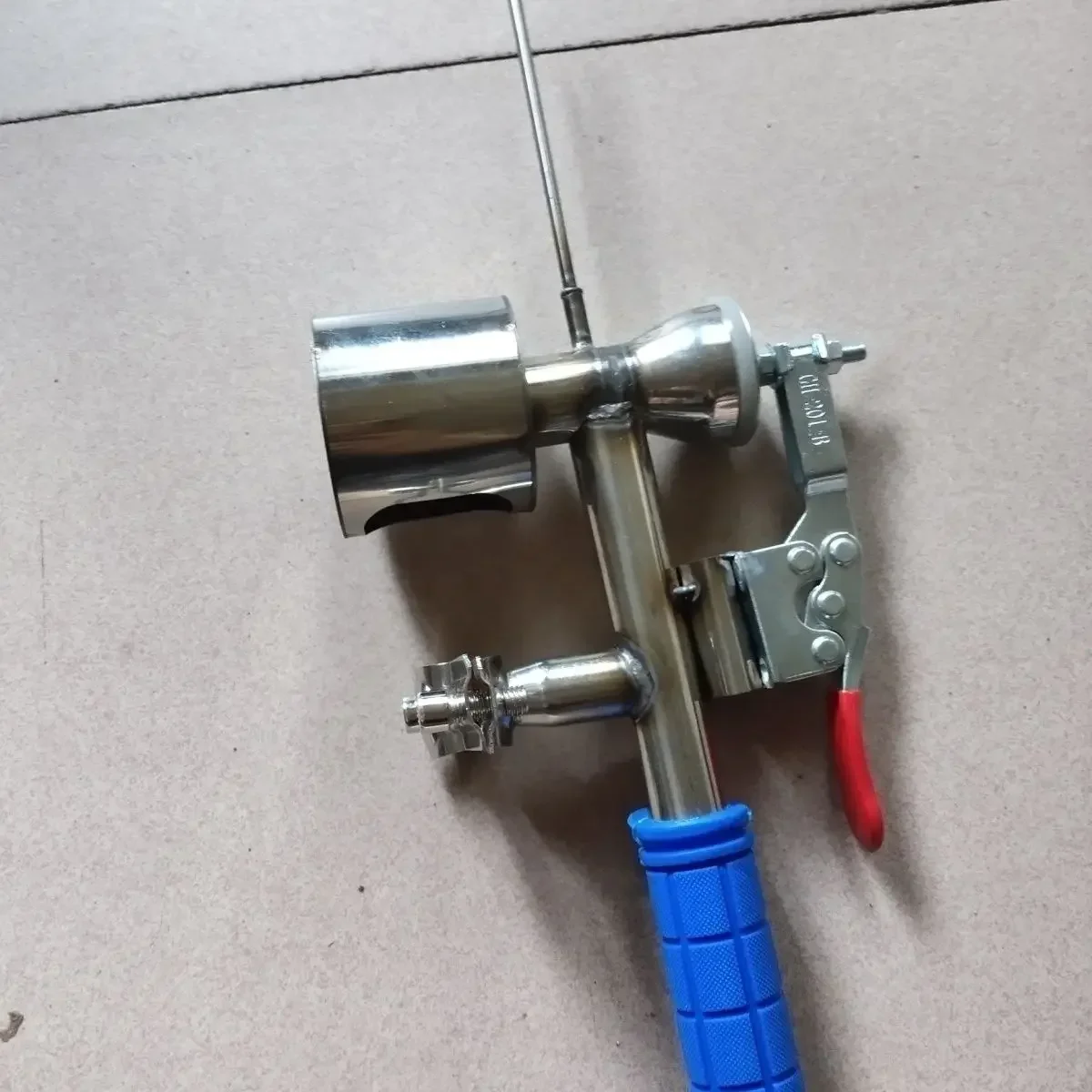 Thin tube oxalic acid spray cigarette Easy Gun to Operate with One Hand