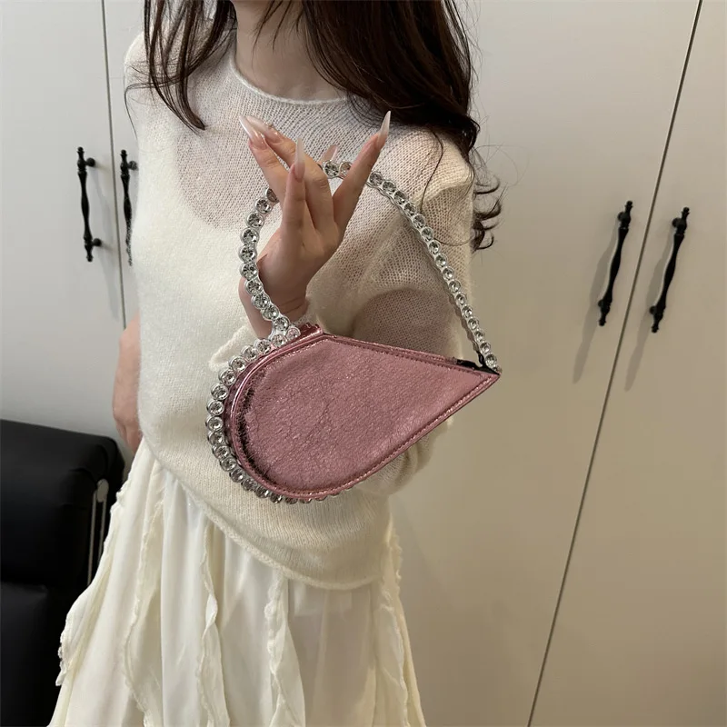 

Rhinestone Evening Banquet Bag Large Capacity Messenger Purse Love Shape Handbag Wrist Bag Metal Handle Ladies Clutch Bag