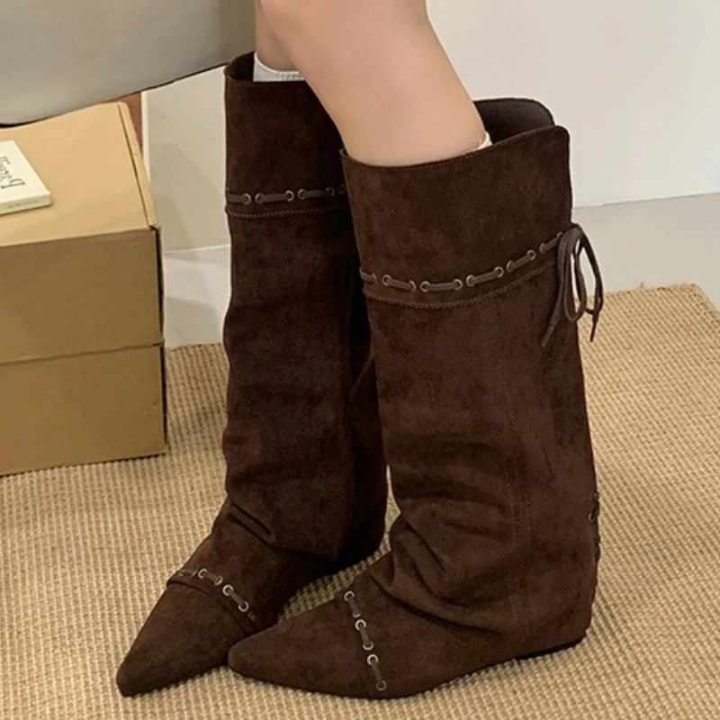 

Осень-зима, женские сапоги до колена с острым носком, винтажные дизайнерские стельки в стиле панк, обувь на танкетке и каблуке