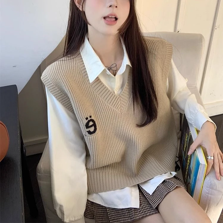 

Explosive Street Letter Female Spring and Autumn 2024 New Lazy Knitted Vest Stacked Sweater