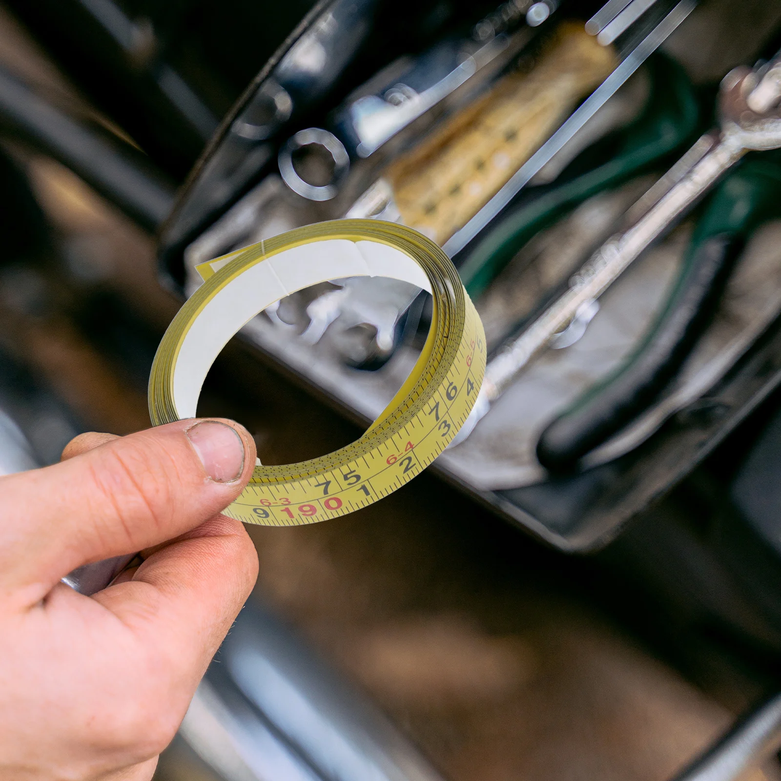 شريط قياس دقيق ذاتي اللصق مسطرة بمقياس مزدوج أصفر لصياغة منضدة النجارة شريط قياس إمبراطوري متري