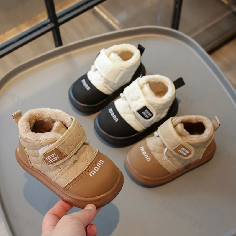 

Children's Board Shoes 2025 Winter New Girls' Trendy Outdoor Plush Warm Shoes Lightweight Comfortable Non Slip Boys Cotton Shoes