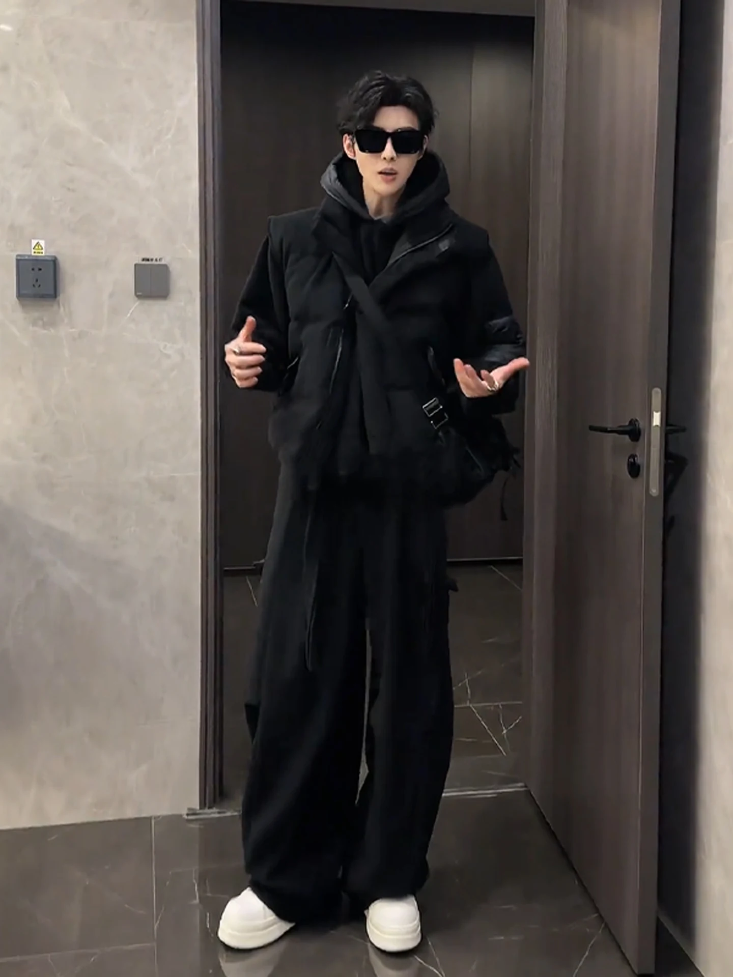 

Крутой мужской комплект футболок Haome, осенне-зимний жилет, толстовка, брюки, модный брендовый высококачественный повседневный комплект одежды для подростков