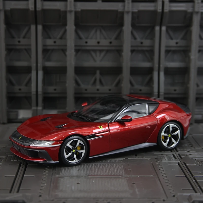Bburago 1:24 simulação Ferrari 12 Cilindri liga modelo de carro ornamento estático presente, portas e capô do motor, porta-malas pode ser aberto