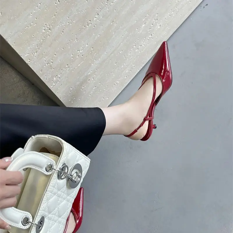 Красные женские туфли-лодочки на низком каблуке с острым носком, летние туфли с открытой пяткой, удобные женские офисные туфли, большие размеры 42, 43, черные