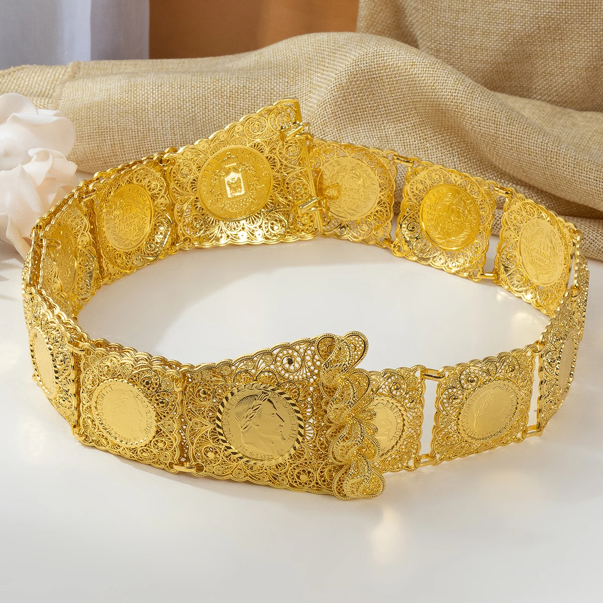 Elegant Gold-Plated Metal Wedding Belt with Hollow out Floral Design Unique High-End Fashion Waist Seal