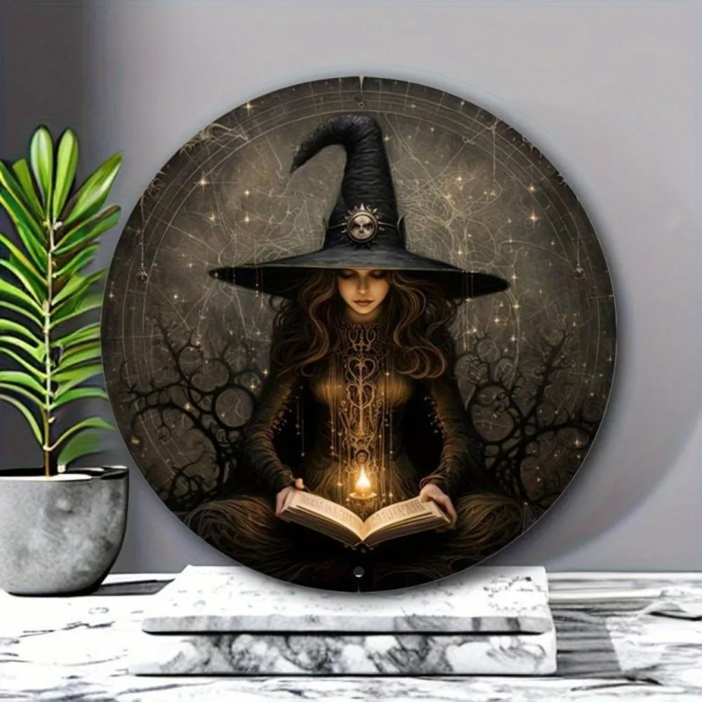 Letrero Metálico Vintage de Brujería con Bruja Leyendo un Libro de Hechizos, Arte Mural Redondo Retro de Bruja Mística con Vela Brillante en un Libro Mágico