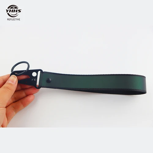 Imagen 2 del producto Llaveros reflectantes para coche de 2,5 cm, Material de correas colorido de alto brillo para bolso, accesorios colgantes para correr de noche y caminar, 18cm