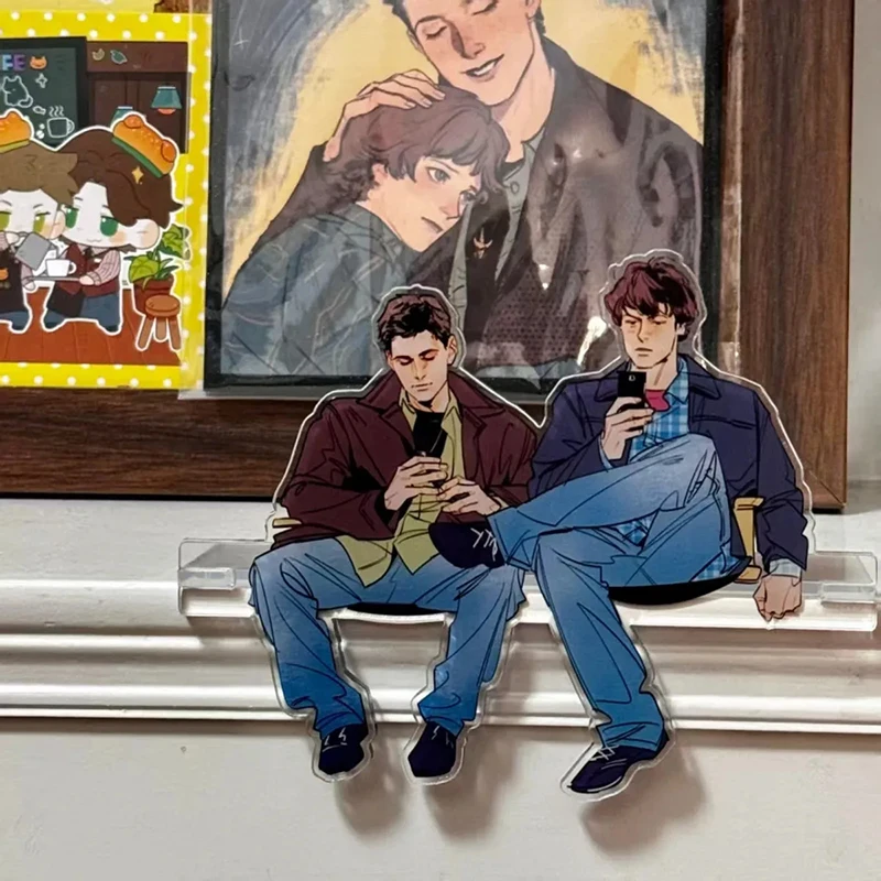 Figurine de présentation en acrylique Dean Winchester et Sam Winchester de la série TV Supernatural, assis sur un banc, pour décoration de bureau