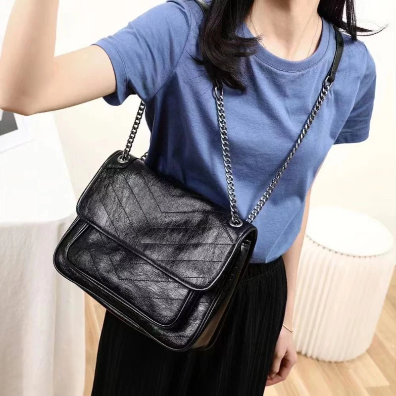 Top Cowhide Postman Bag Oil Wax Real Leather Chain Retro Wandering Bag One Shoulder Messenger Small Square Side Bag for Ladies