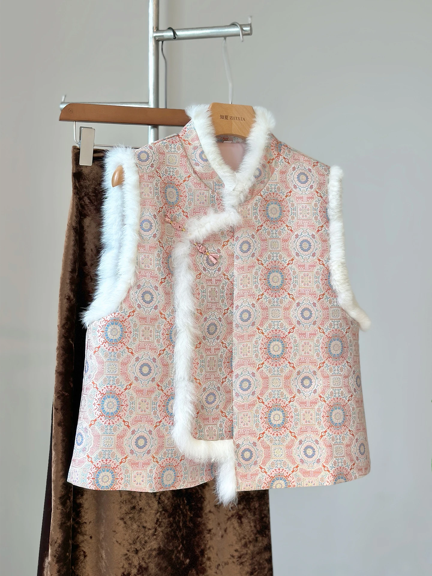 

Song Dynasty Brocade Jacquard New Chinese Vest Female Autumn and Winter Daily National Style Outerwear Rabbit Fur Thickening