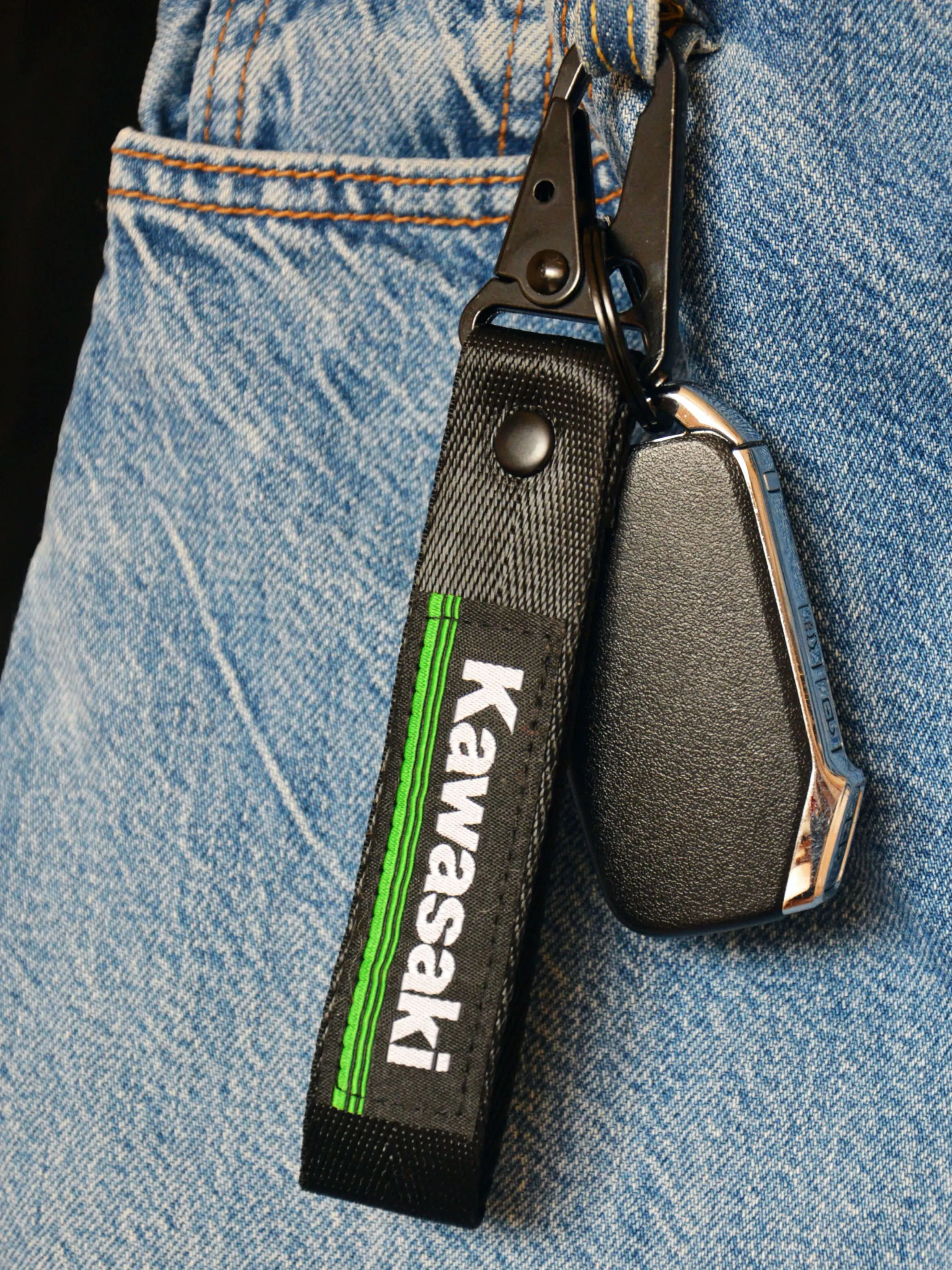 ニャモ⭐️ Fabric keychain for motorcycle keys with Kawasaki logo black 16x2