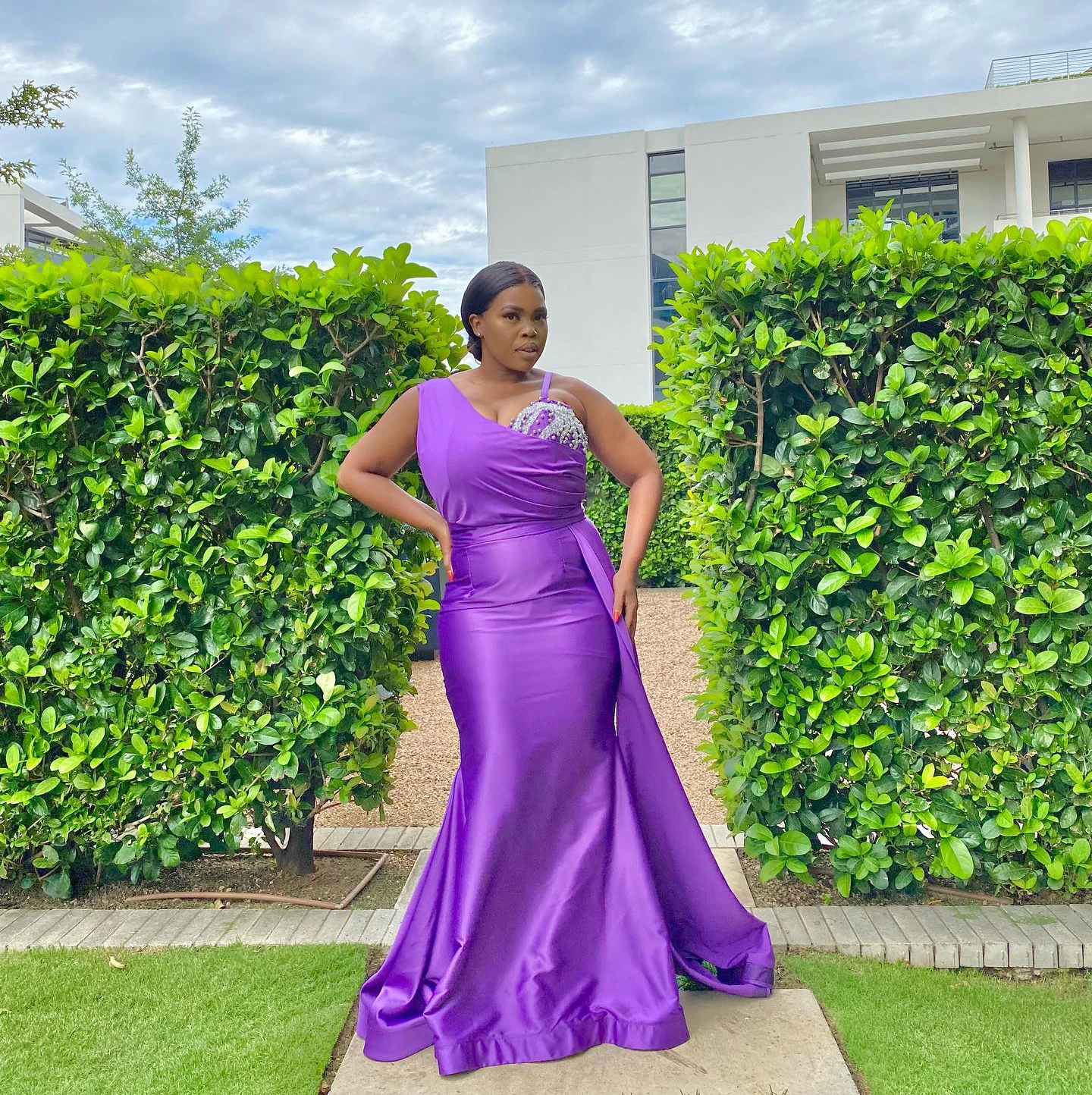 

Скромные фиолетовые атласные длинные вечерние платья русалки Африканские женщины без рукавов длиной до пола, платье для выпускного вечера из тафты с бисером вечернее платье
