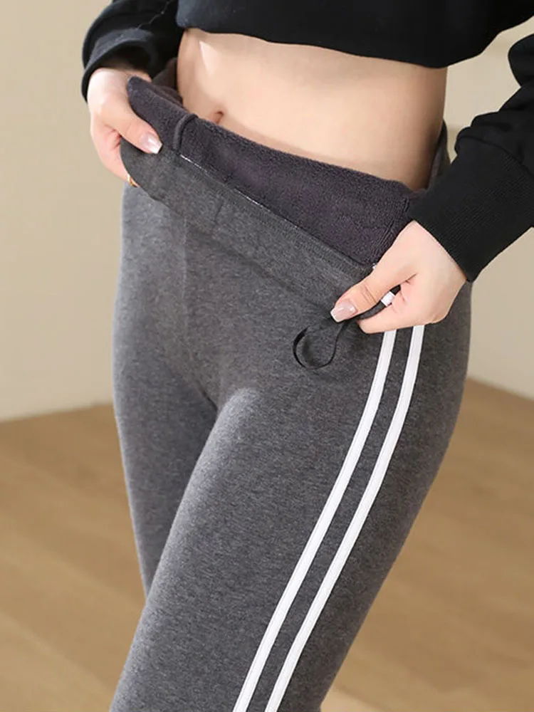 Pantaloni a matita sottili a righe laterali di design coreano Pantaloni invernali caldi elastici a vita alta foderati in velluto Addensare Oversize 100 kg Calca