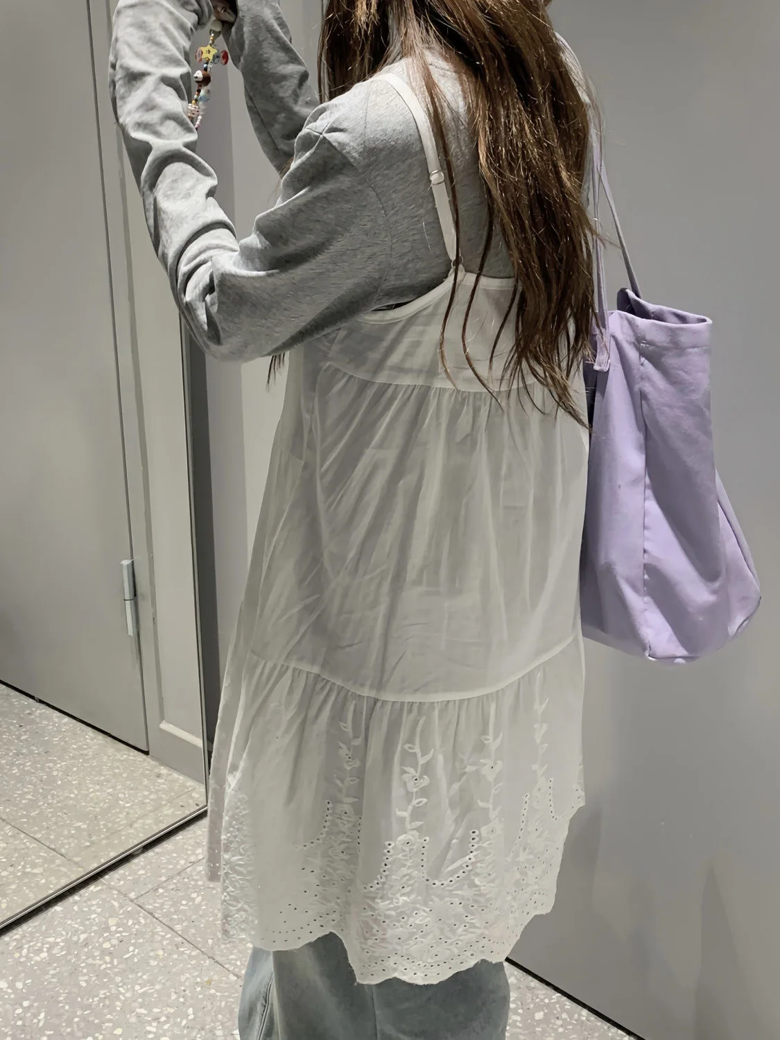 Dunne pure witte katoenen kanten cover-up onderjurk dames lente herfst mouwloze overlay korte mini-jurk Koreaanse zoete stropdas-front