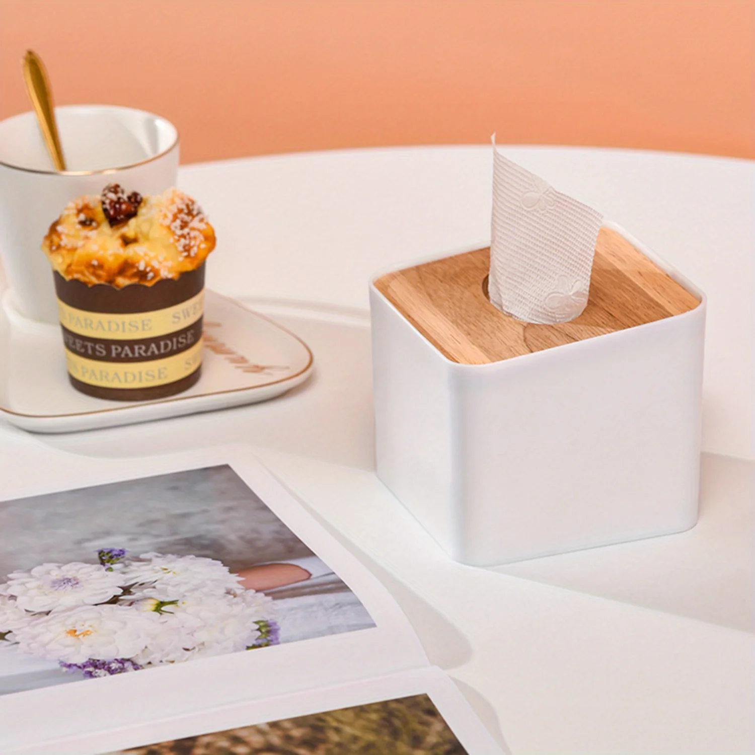 Suporte para caixa de tecido lavável |   Acessório de escritório conveniente e prático |   Design resistente e compacto |   4,33" x 4,33" x 3,74