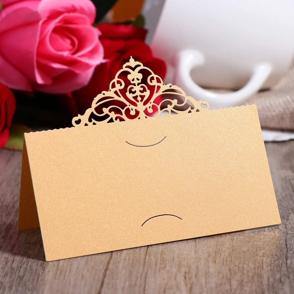 

50Pcs Foldable Elegant Paper Tent Cards Wedding Table Name Cards Hollow Flower Cut Decoration for Engagement Party Banquet