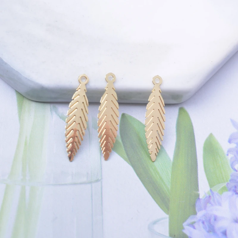 100 Stück AC12652 20*5mm Messing-Kleinblatt-Anhänger in Roségoldfarbe, Mini-Anhänger für DIY-Schmuck, Ohrringe, Armbänder, Dekoration – Detail 4