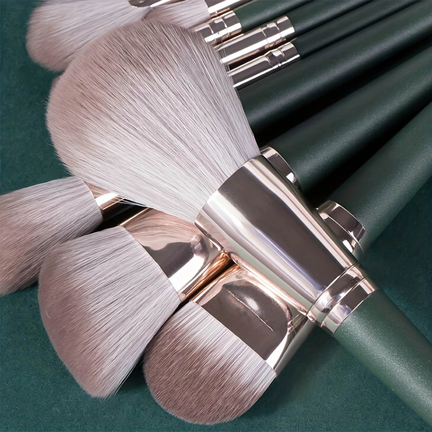 Luxury 14pcs Green Makeup Brush Set - Ultra-Soft Bristles for All-in-One Application - High-Definition Finish, Perfect for Begin