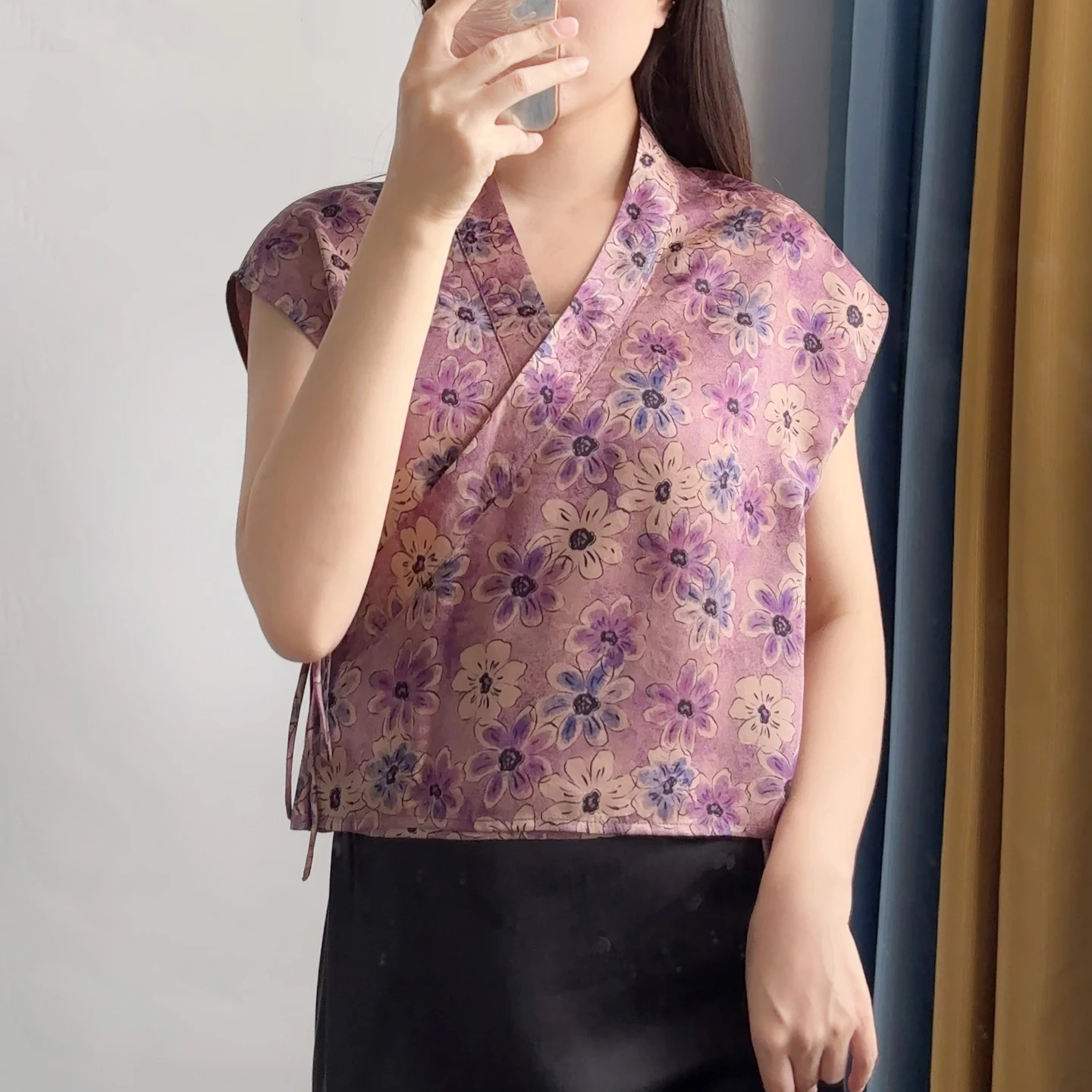 2025 Women's Summer New Breathable 100% Natural Mulberry Silk Gambiered Guangdong Gauze Tea Robe V-neck Strap Short Top