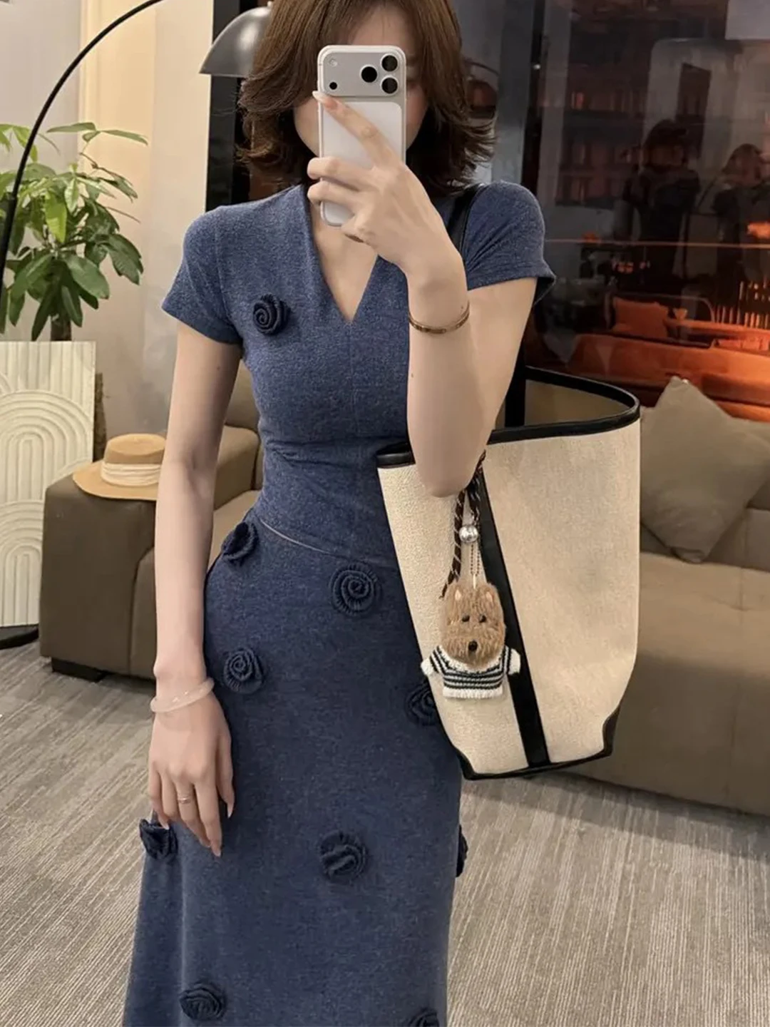 

Summer Fashion Women's Blue Floral Short Sleeve T-shirt Skirt Set High Waist Plant Pattern Metal Decoration Slim Fit V-neck