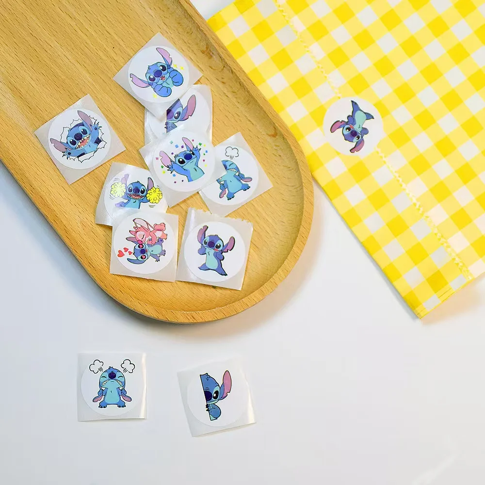 500 قطعة/لفة ديزني غرزة Kawaii ملصقات الأمتعة الكتابة على الجدران لعبة الشارات الديكور ملصق هدية إغلاق ملصق