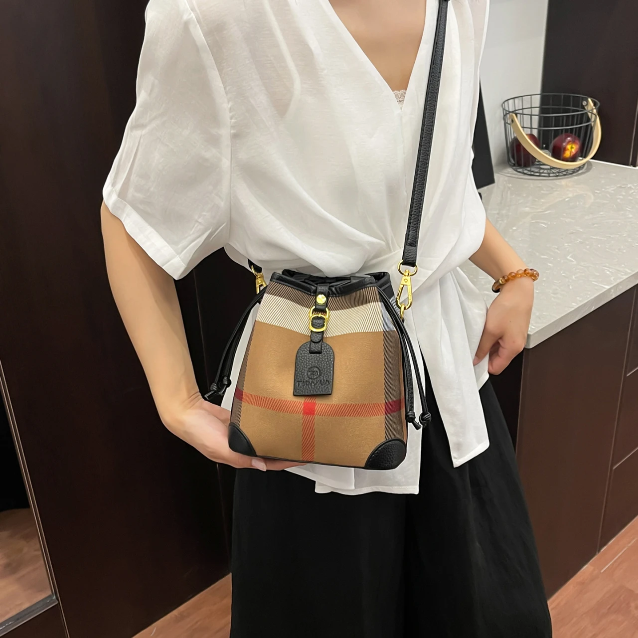 

Classic Paris Style Women Shoulder Bag Luxury Leather Tote High End Crossbody Handbag Elegant Vintage