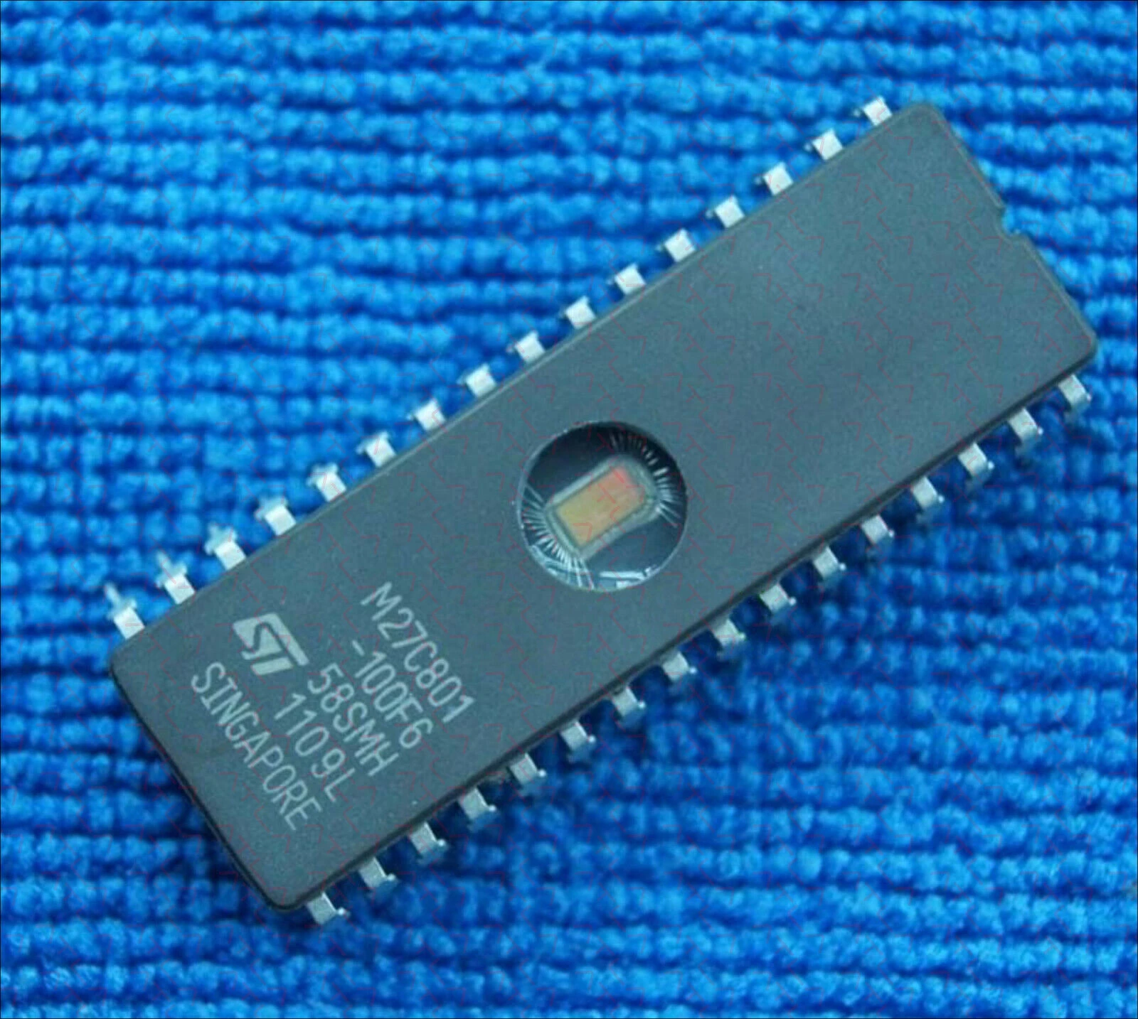 25pcs M27C801-100F6 M27C801 27C801 EPROMs DIP-32 ST 8MB(1MB ×8）UV