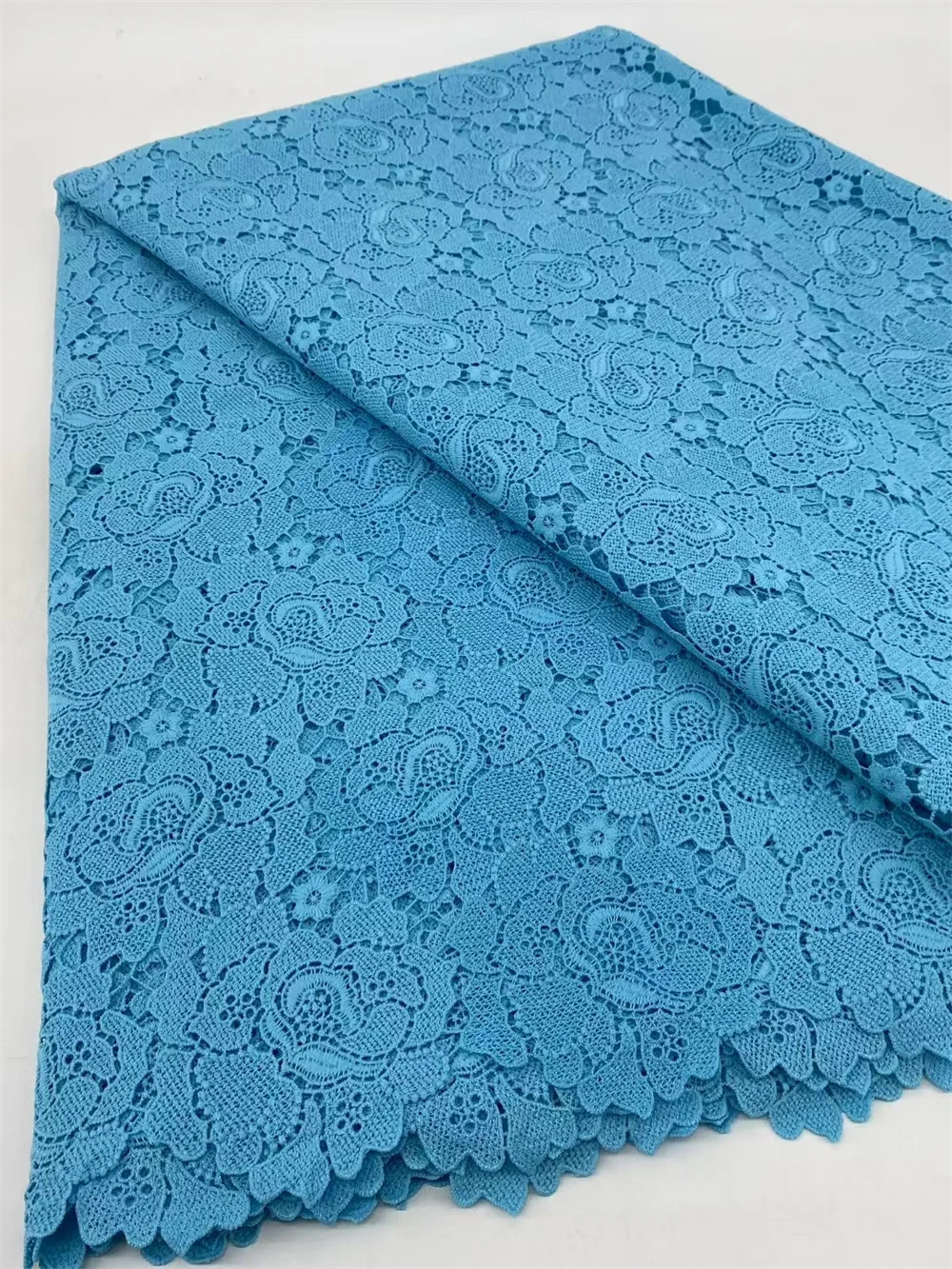 Lacci di lusso in vendita 5 metri tessuto di pizzo guipure di alta qualità 2025 tessuti di pizzo nigeriano tessuto abito da sposa per cucire A1243-2