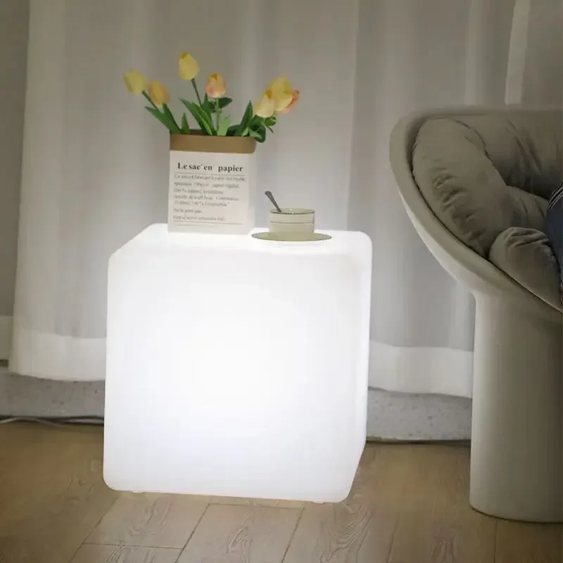 

Скандинавский журнальный столик Торшер Квадратная модная прикроватная настольная лампа Гостиная Диван Угловой маленький чайный столик Мебель Маленькая боковая Ta