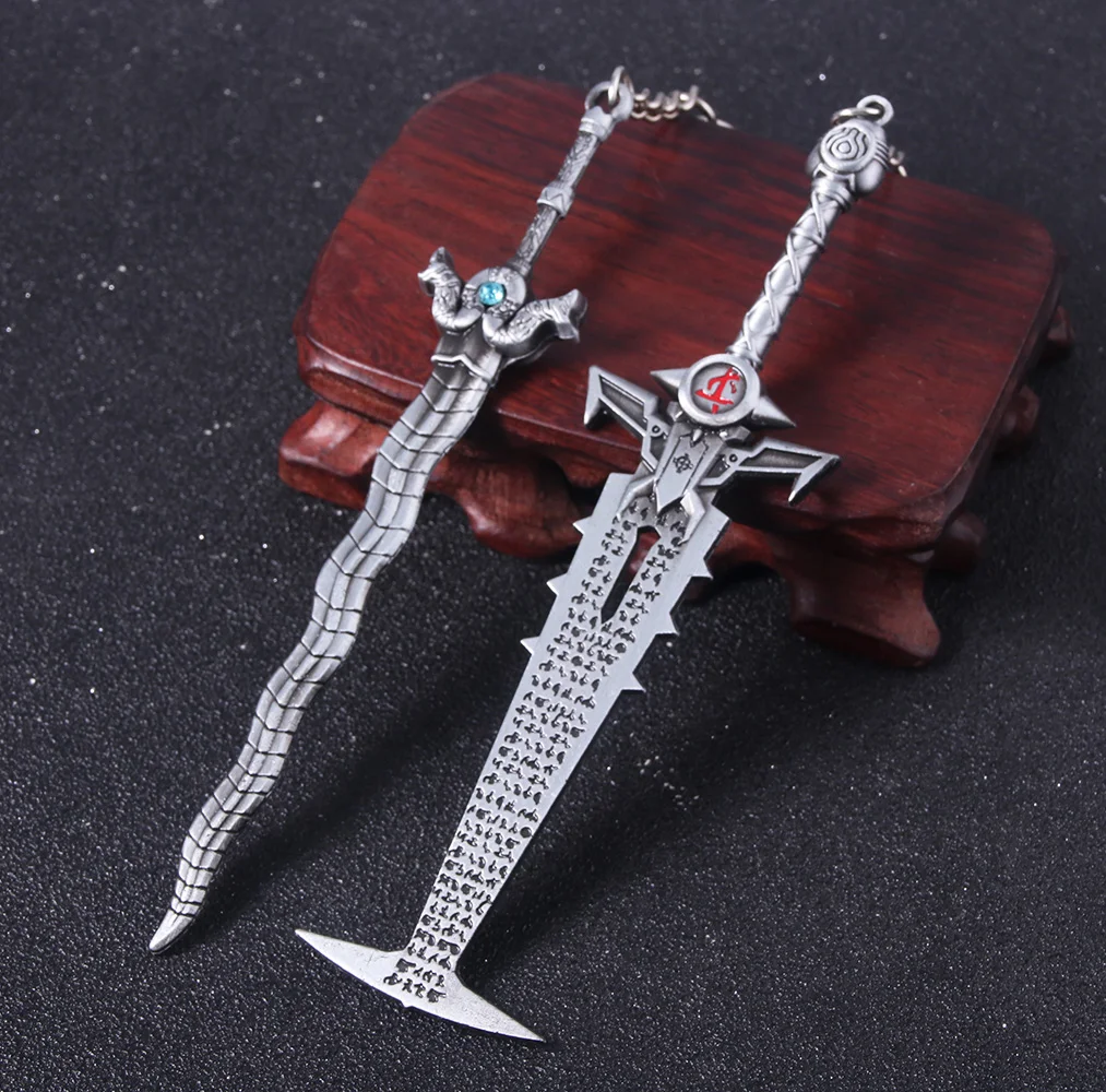 Game Doom Eternal Crucible Blade Keychain Slayer Sword Weapon Model Pendant Key Chain for Men Cool Keyring Jewelry Props