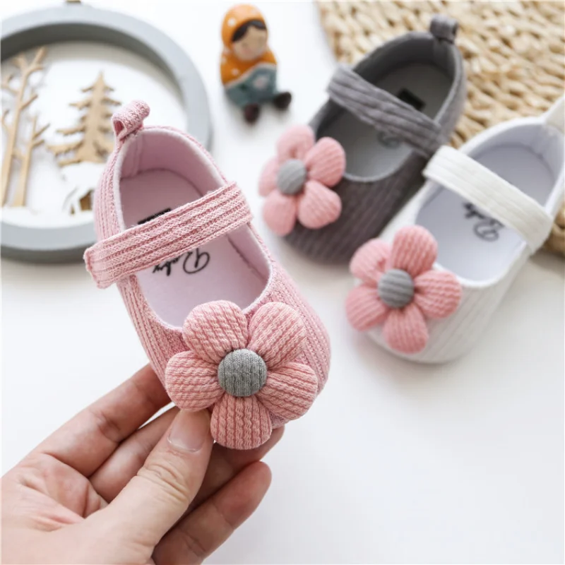 

0-1 Year Old Princess Shoes Woolen Female Baby Shoes Soft Soled Baby Comfortable Flower Walking Cute Shoe