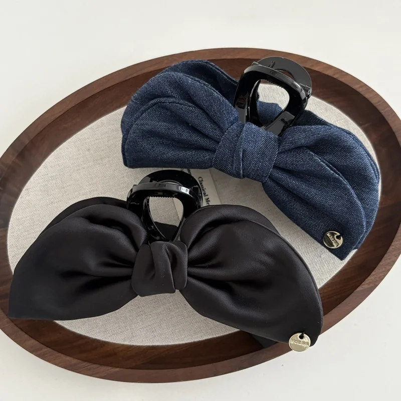 

1pc Korean Retro Denim Shark Clip with Premium Texture, Gold Label Bow Hair Clip for Stylish Back of Head Styling