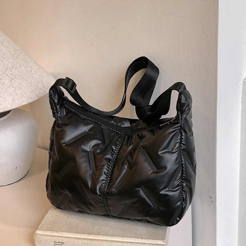 Mode Puffy Hobo Bag Daunen Tote Handtaschen Frauen Stepp Tote Tasche Große Kapazität Gepolsterte Schulter Tasche Casual Winter Pendeln Tasche – Detail 21
