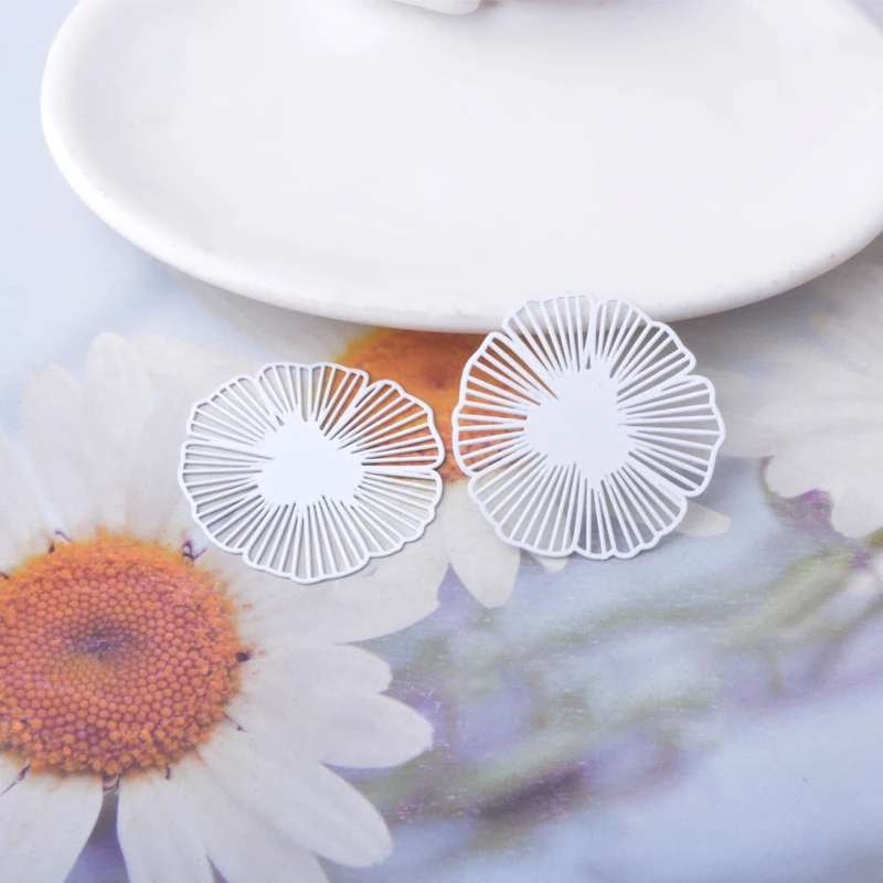 20 Stück AB8783 Messing-Schmuckblumen-Anhänger, bemalte Verbindungsstücke, DIY-Ohrring-Zubehör für Frauen – Detail 8