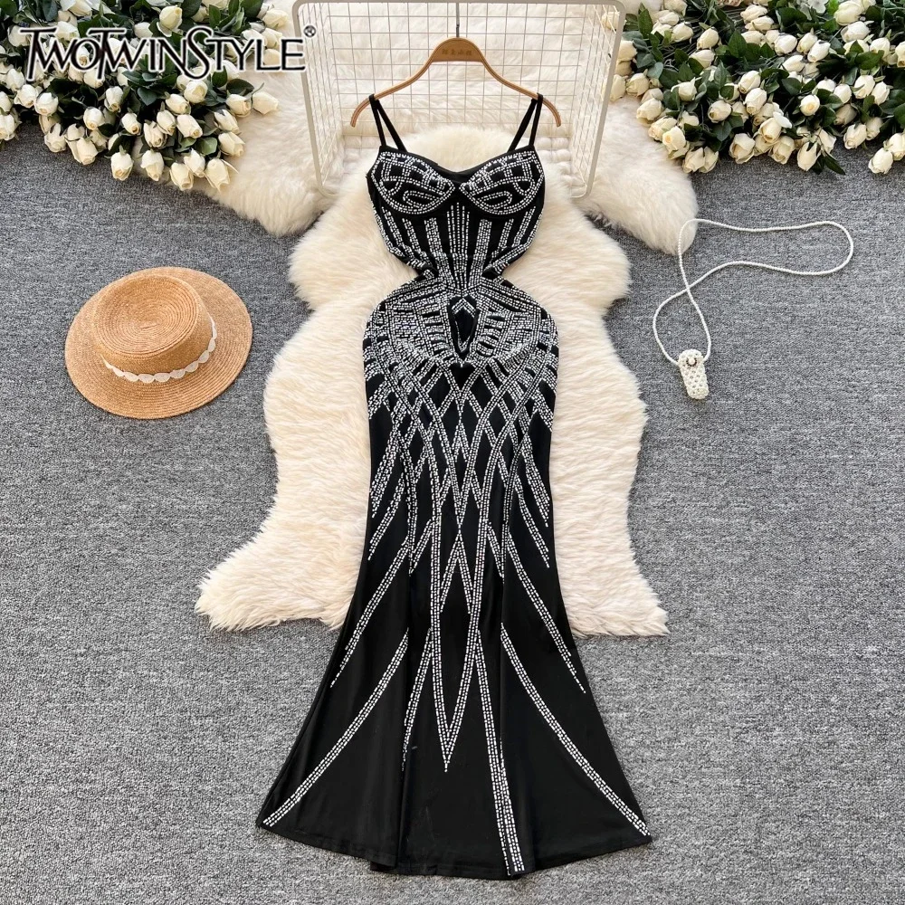 TWOTWINSTYLE New Evening Party Dress For Women Strapless Sleeveless High Waist Temperament Slim Dress Female Fashion KDR523878