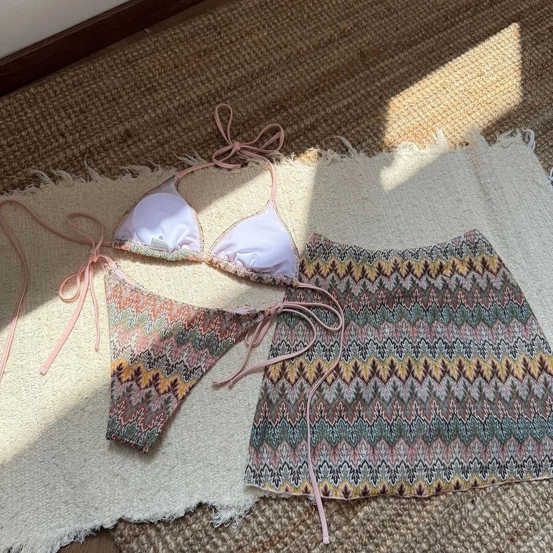 Bedruckter Neckholder-Bikini mit Trägern, Damen-Badeanzug, dreiteiliges Bikini-Set mit Rock, Badebekleidung, Badeanzug, Schwimmbekleidung V5921C – Detail 13