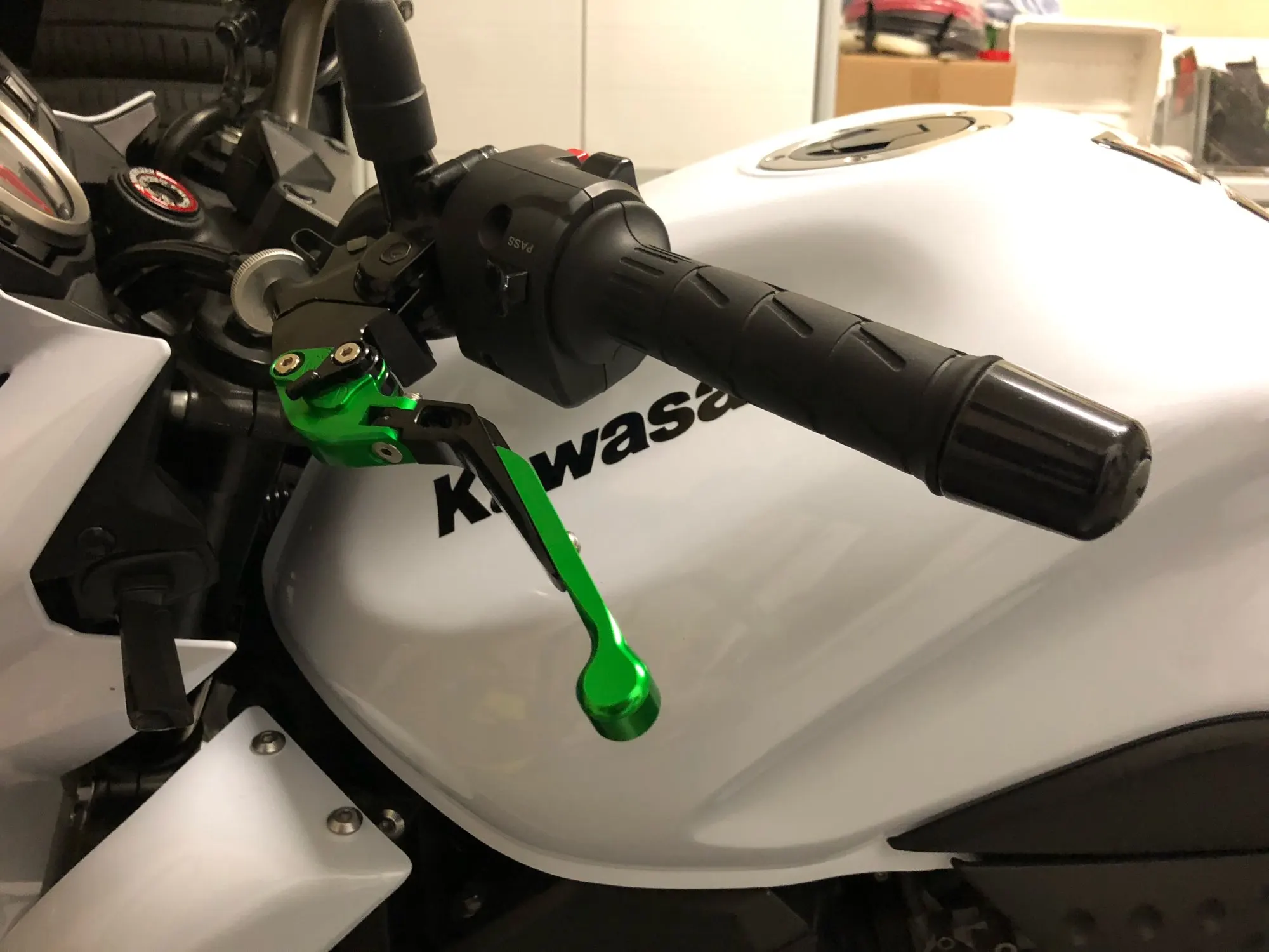 For KAWASAKI Z750 Z 750 2007-2012 Motorcycle Accessories Folding Extendable Brake Clutch Levers LOGO Z750 Green