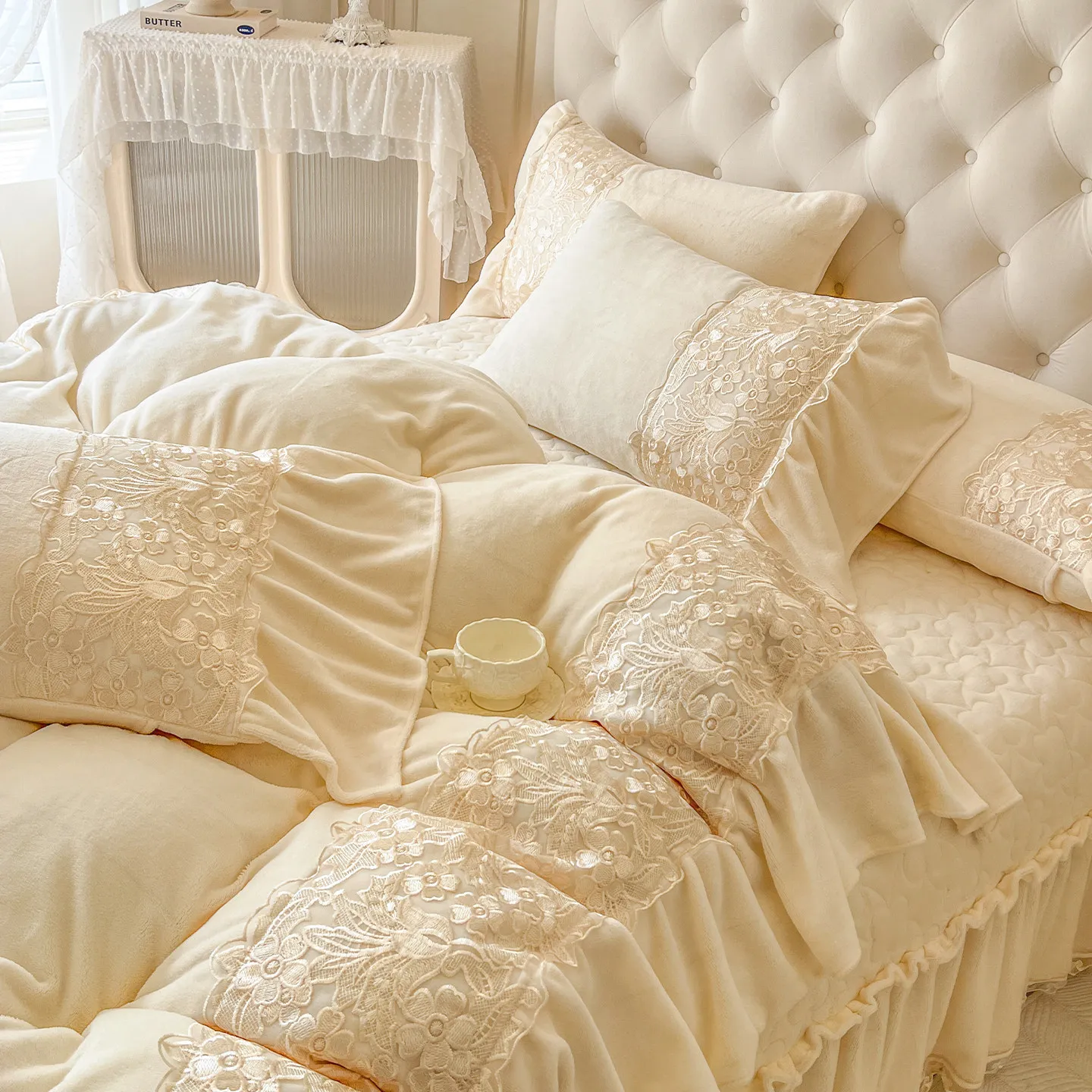 

Customizable Winter Milk Coral Fleece 4-Piece Bedding Set, Plush Duvet Cover Sheet Pillowcases, Winter Flannel Warm Bed Set